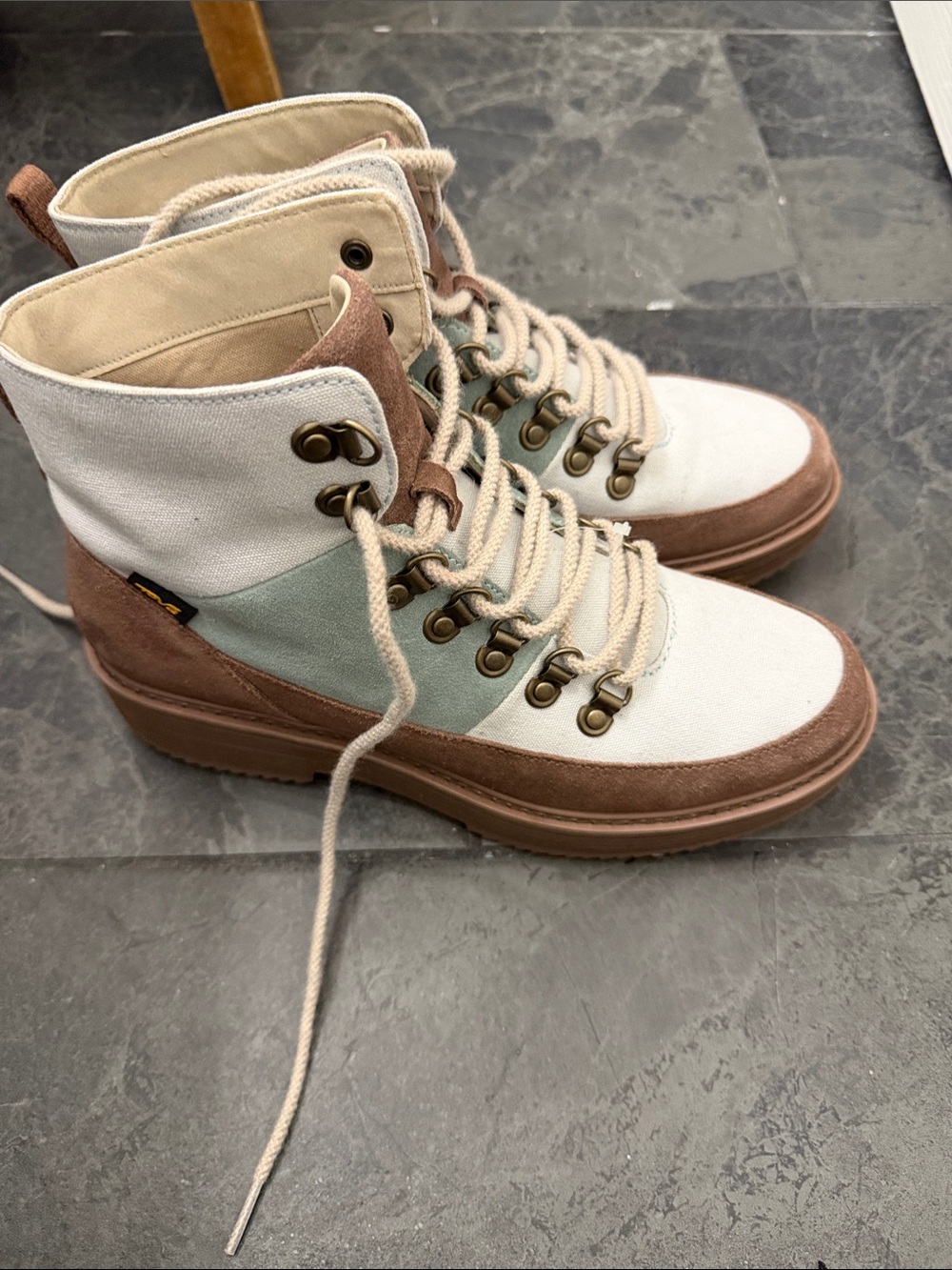 Teva Midform Patchwork Boots SZ 10